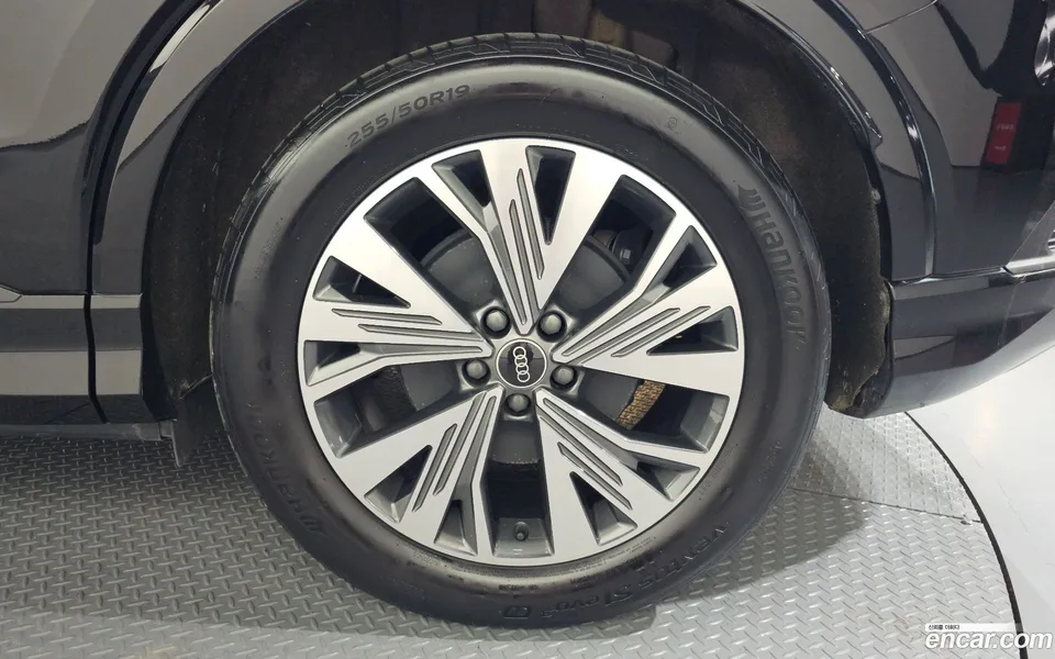 Audi Q4 e-tron 40 2023 — миниатюра 5