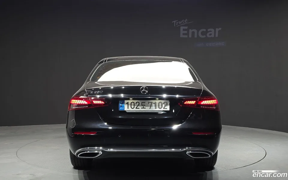 Mercedes-Benz E-Class E250 2022 — миниатюра 4