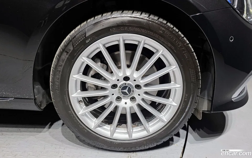 Mercedes-Benz E-Class E250 2022 — миниатюра 5