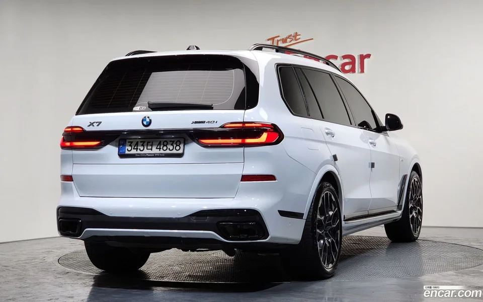 BMW X7 xDrive 40i M 6 2023 — миниатюра 2