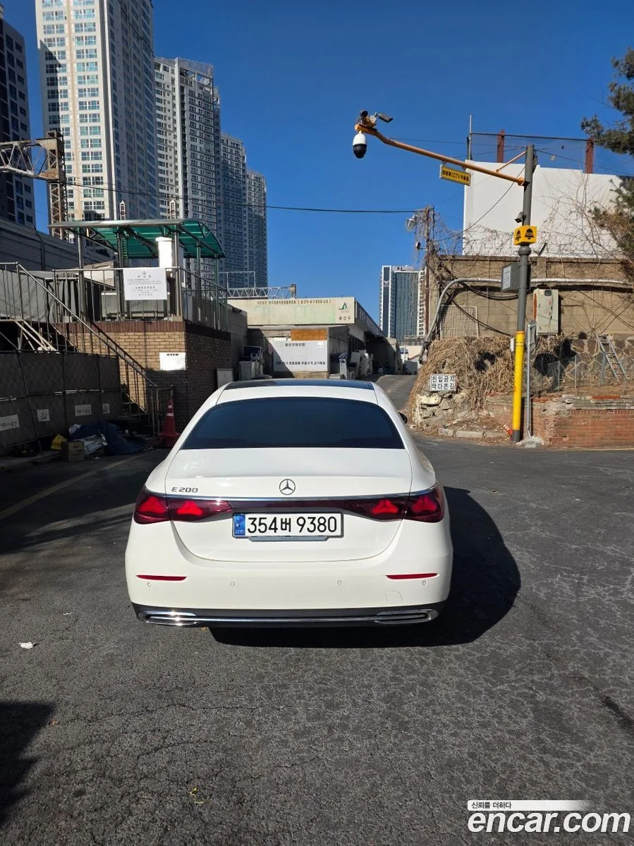 Mercedes-Benz E-Class E200 2025 — миниатюра 4