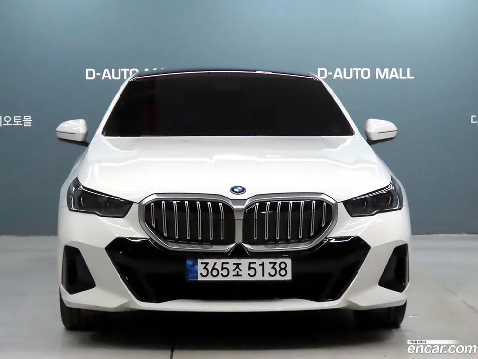 BMW 5 Series 530e M 2024 — миниатюра 3