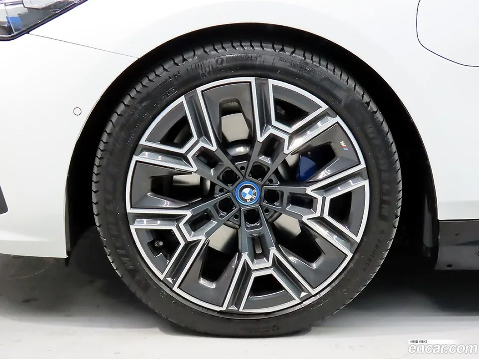 BMW 5 Series 530e M 2024 — миниатюра 5