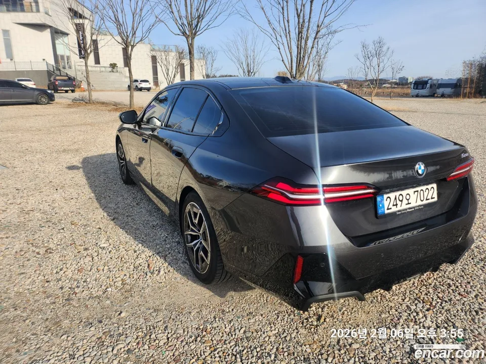 BMW 5 Series 520i M 2024 — миниатюра 2