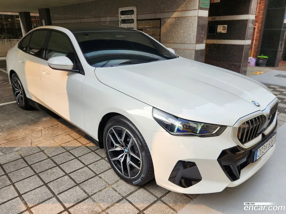 BMW 5 Series 520i M 2025 — миниатюра 2
