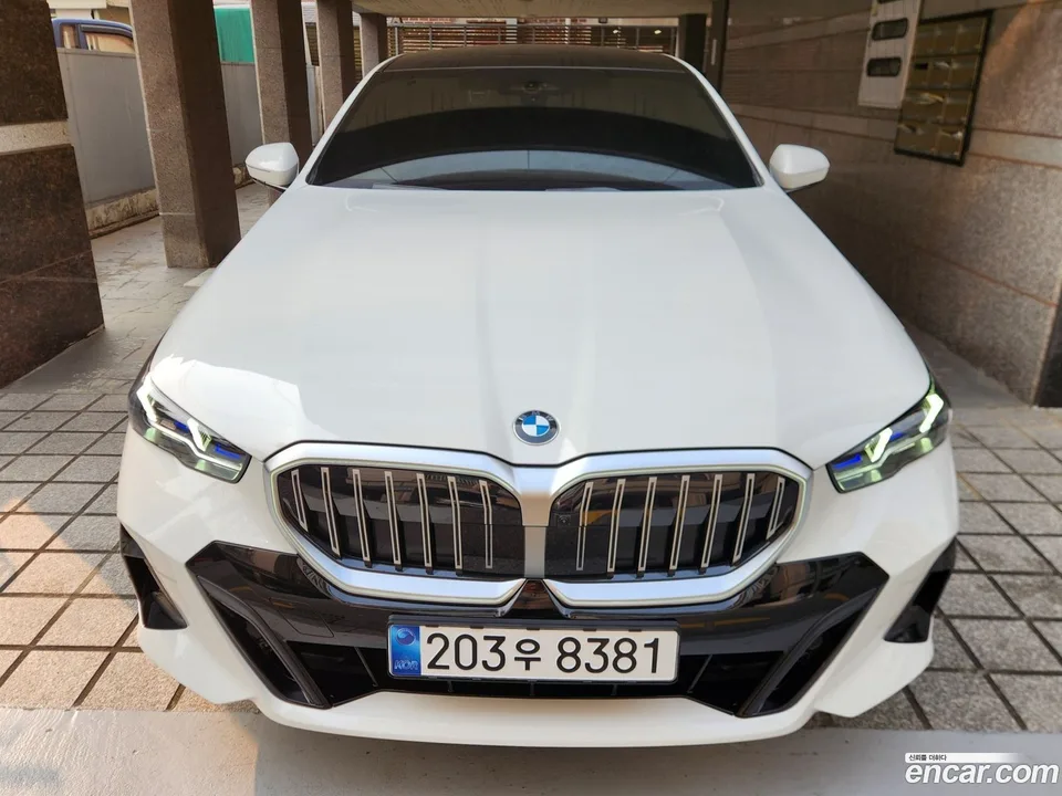 BMW 5 Series 520i M 2025 — фото 1, купить с доставкой в Москву
