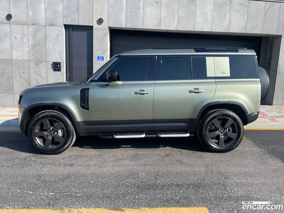 Land Rover Defender 110 D300 HSE 2023 — миниатюра 2
