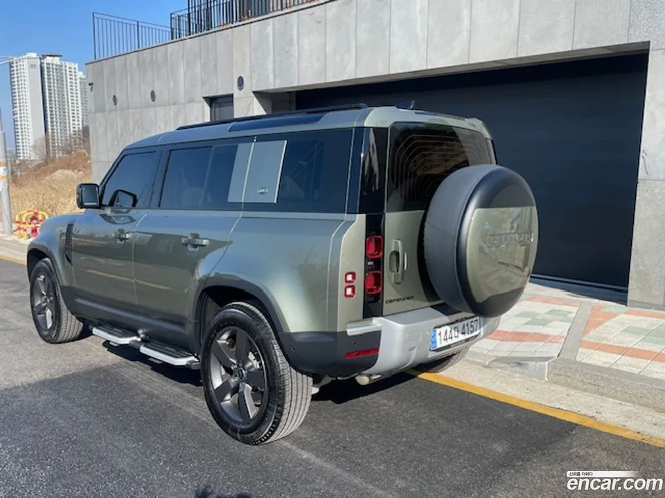 Land Rover Defender 110 D300 HSE 2023 — миниатюра 3