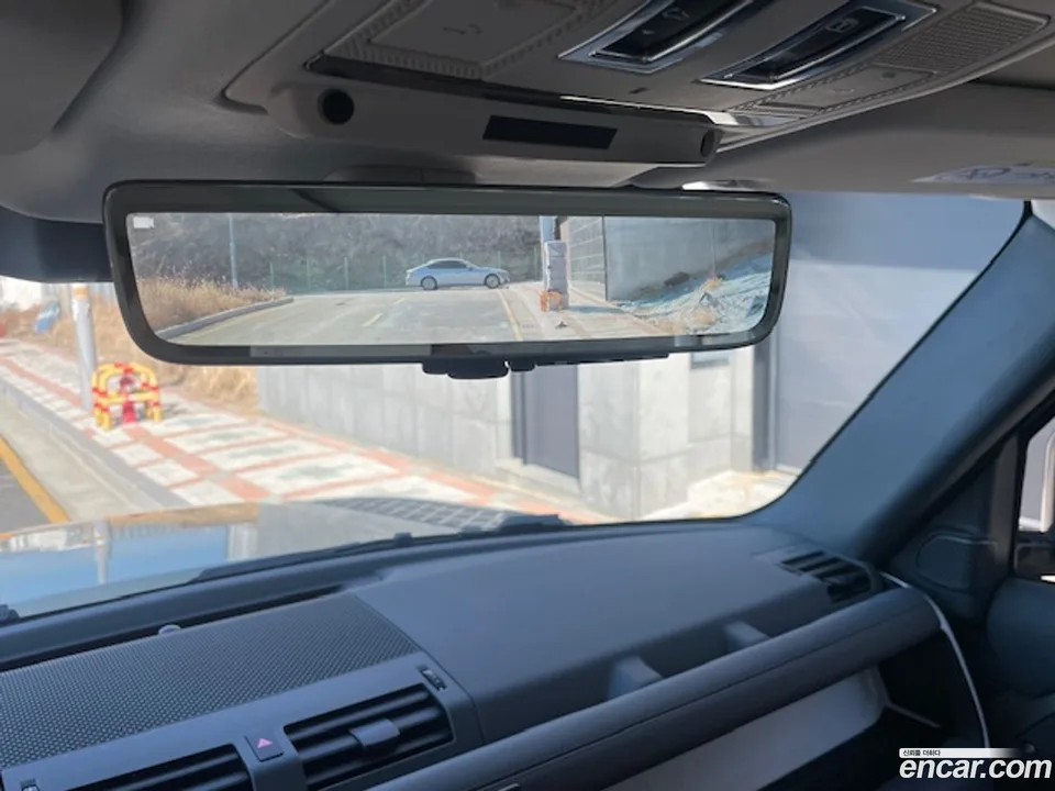 Land Rover Defender 110 D300 HSE 2023 — миниатюра 5