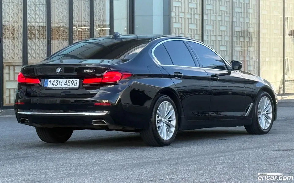 BMW 5 Series 520i 2023 — миниатюра 2