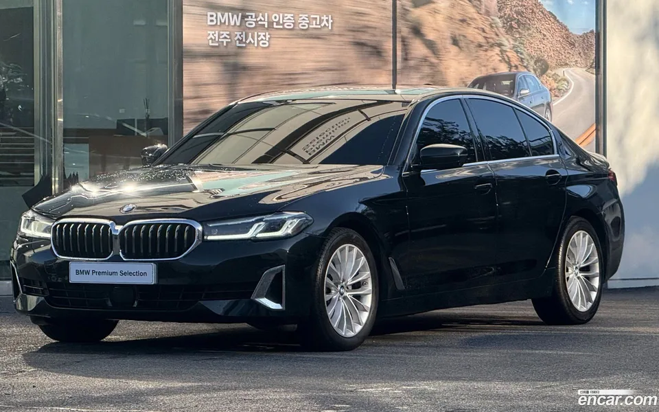 BMW 5 Series 520i 2023 — фото 1, купить с доставкой в Москву