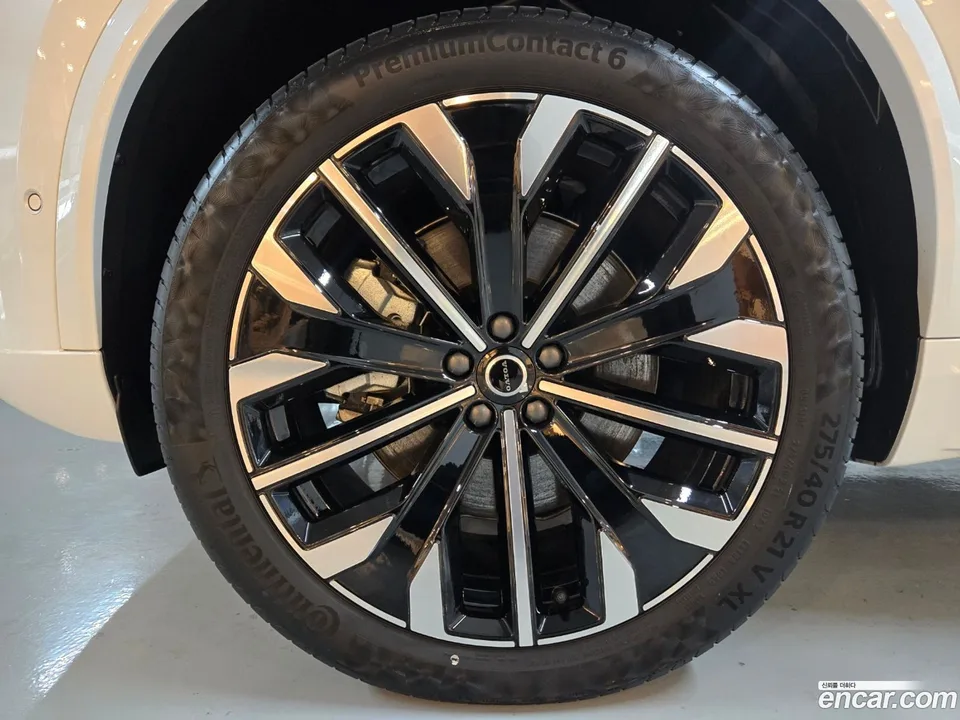 Volvo XC90 T8 2025 — миниатюра 5