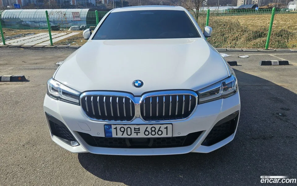 BMW 5 Series 530i M 2022 — фото 1, купить с доставкой в Москву