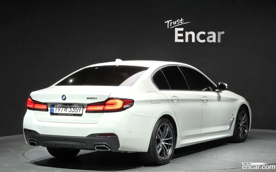 BMW 5 Series 520i M 2022 — миниатюра 2