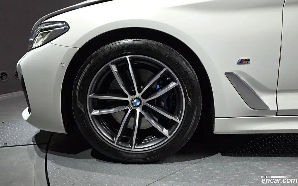 BMW 5 Series 520i M 2022 — миниатюра 5