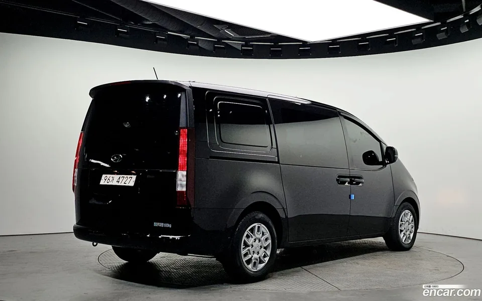 Hyundai Staria 5 2022 — миниатюра 2