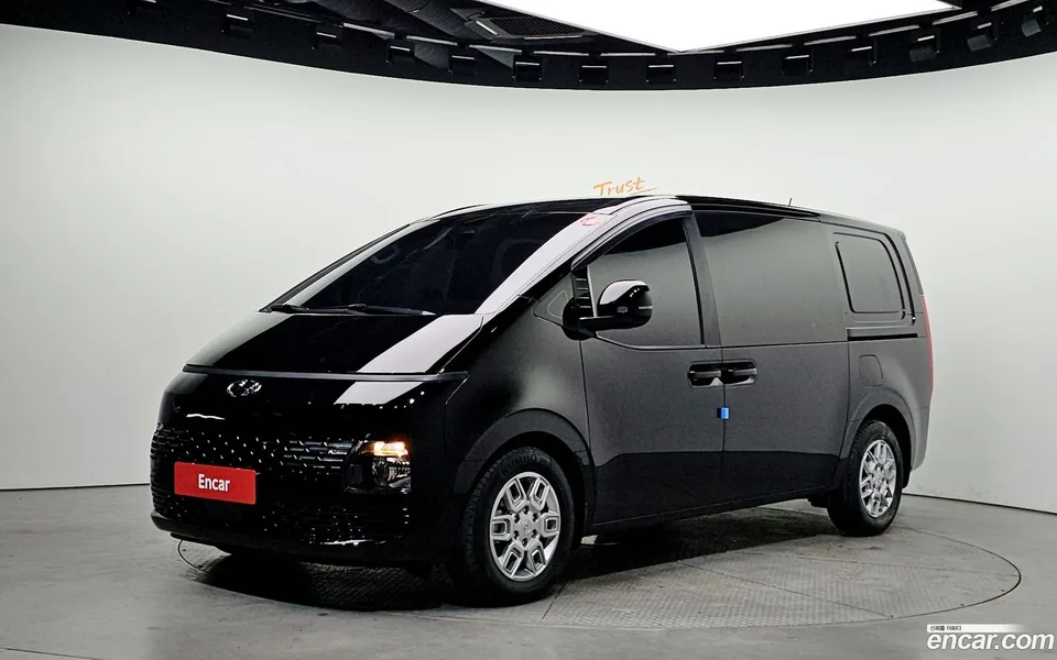 Hyundai Staria 5 2022 — фото 1, купить с доставкой в Москву