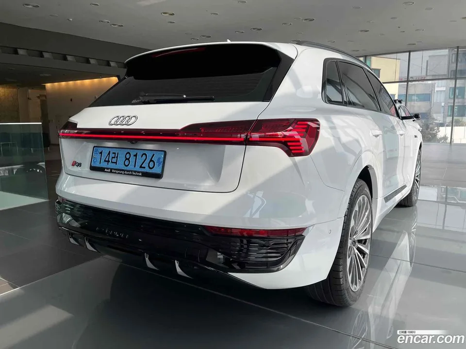 Audi Q8 e-tron 55 2024 — миниатюра 2