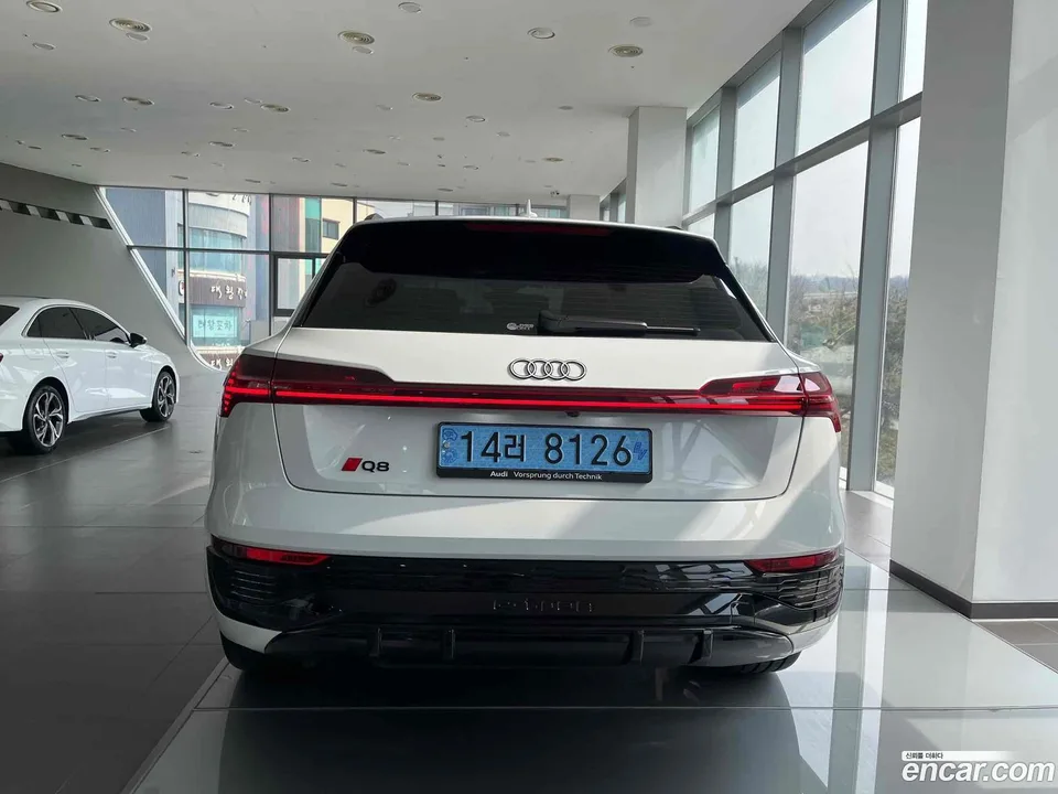 Audi Q8 e-tron 55 2024 — миниатюра 4