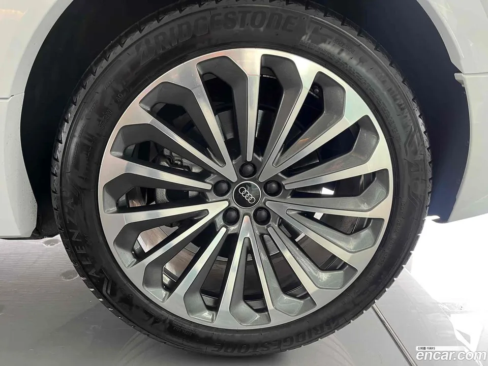 Audi Q8 e-tron 55 2024 — миниатюра 5