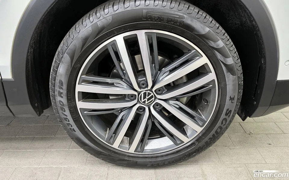 Volkswagen Tiguan 2.0 TDI 4 2023 — миниатюра 5