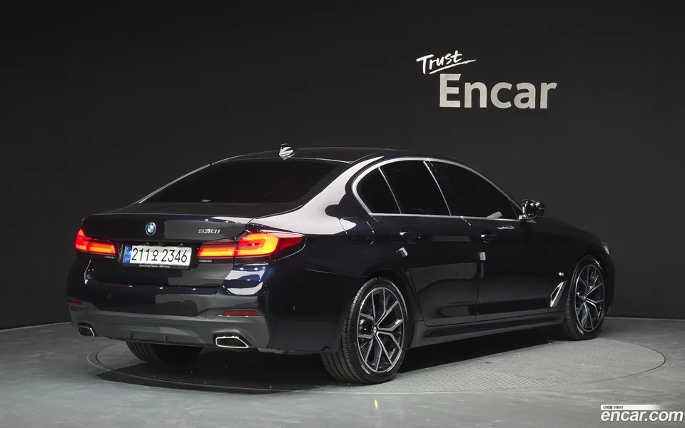 BMW 5 Series 530i M 2023 — миниатюра 2