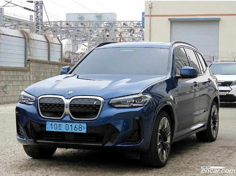 BMW iX3 M 2022 — миниатюра 2