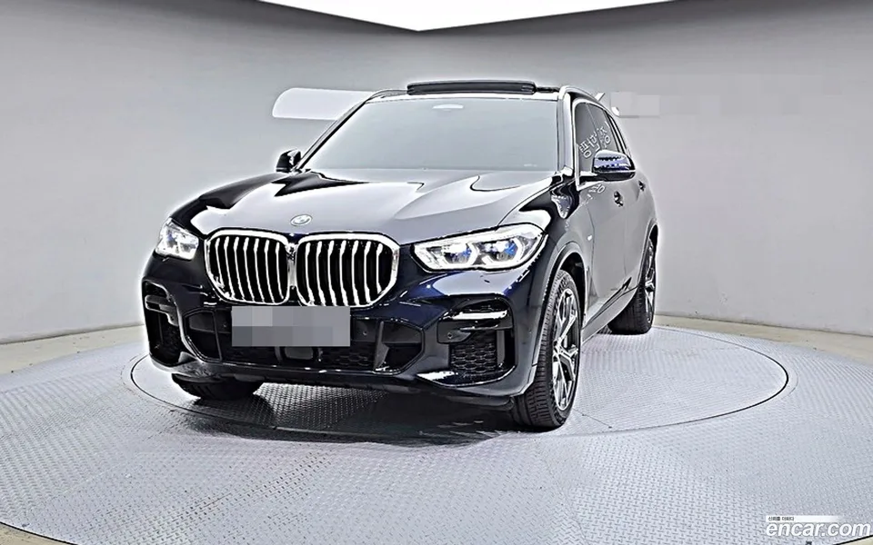 BMW X5 xDrive 30d M 2023 — фото 1, купить с доставкой в Москву