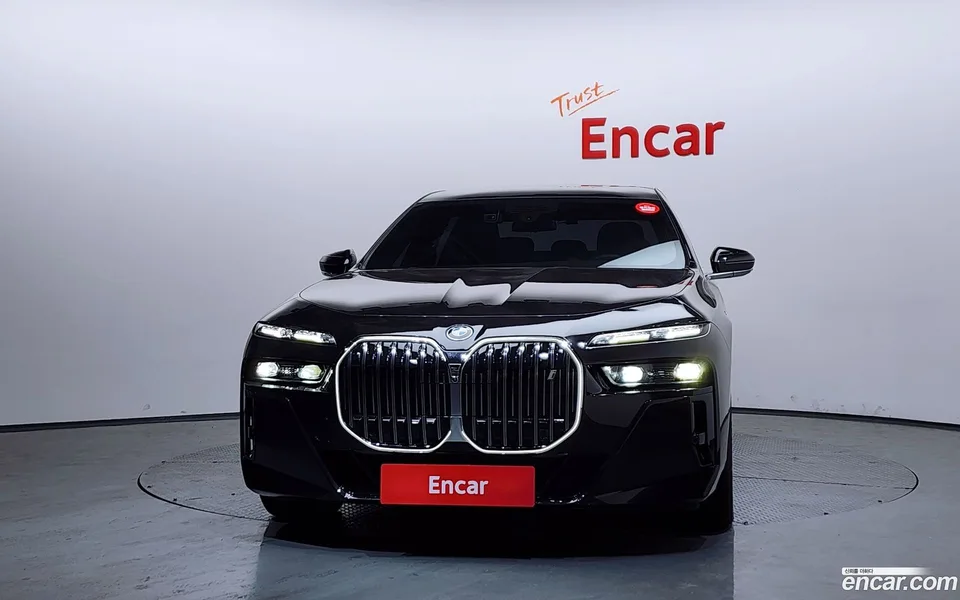 BMW i7 xDrive 60 M 2023 — миниатюра 3