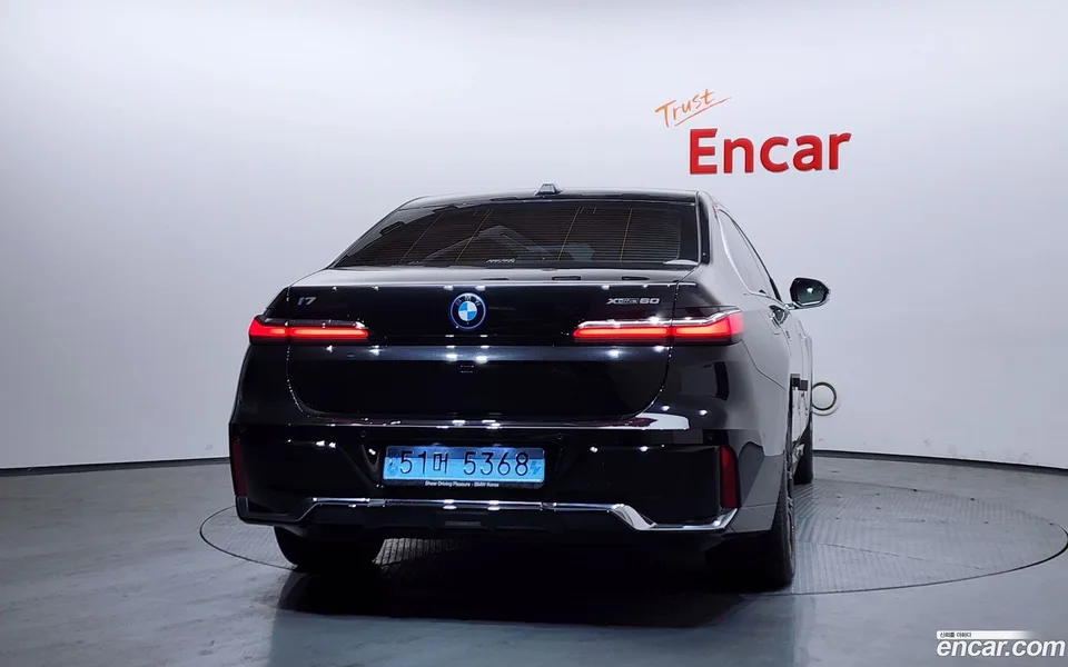 BMW i7 xDrive 60 M 2023 — миниатюра 4