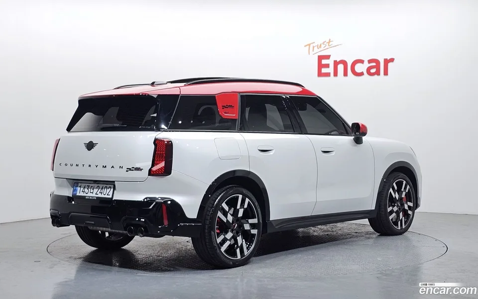 MINI Cooper S Countryman ALL4 JCW 2024 — миниатюра 2