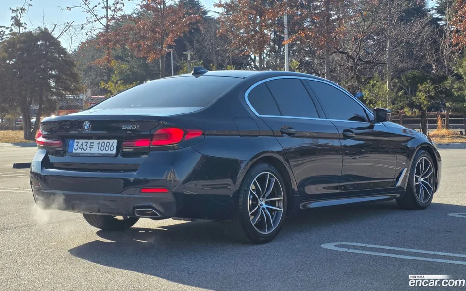 BMW 5 Series 520i M 2023 — миниатюра 2