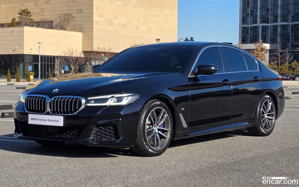 BMW 5 Series 520i M 2023 — фото 1, купить с доставкой в Москву
