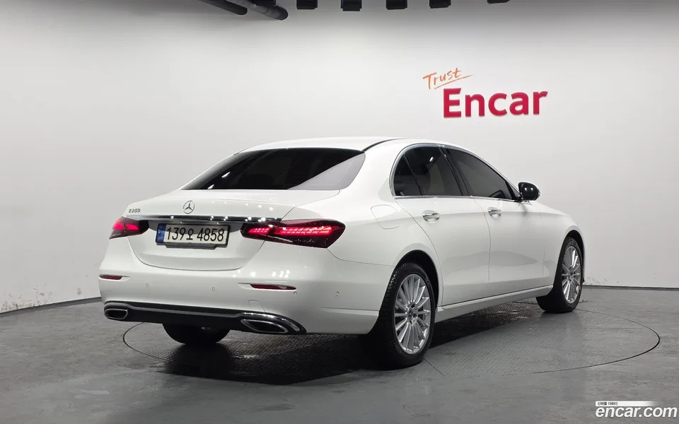Mercedes-Benz E-Class E250 2022 — миниатюра 2
