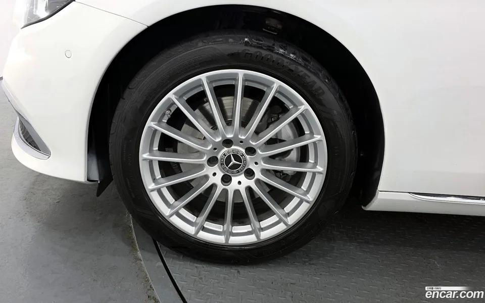 Mercedes-Benz E-Class E250 2022 — миниатюра 5