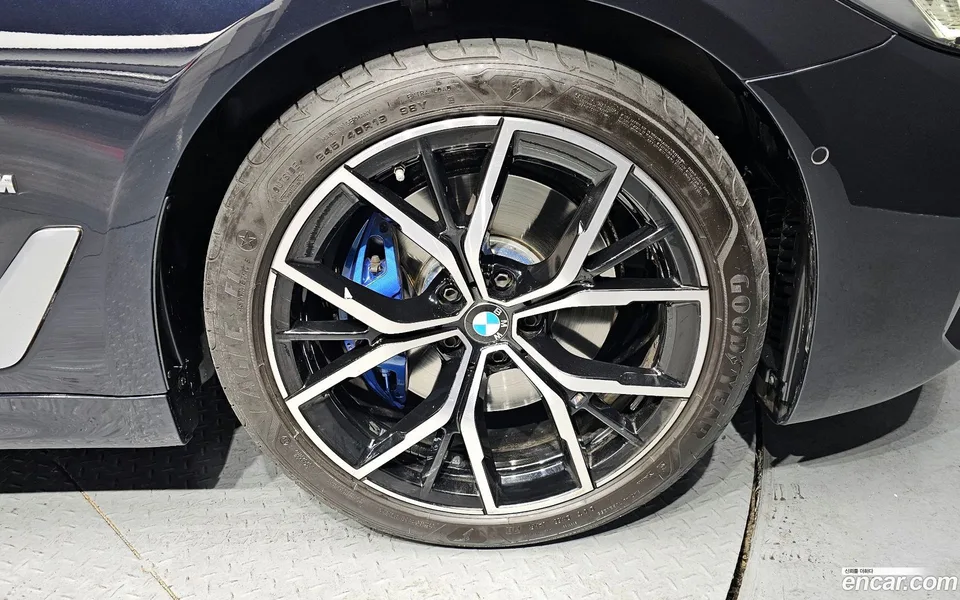 BMW 5 Series 530i M 2023 — миниатюра 5