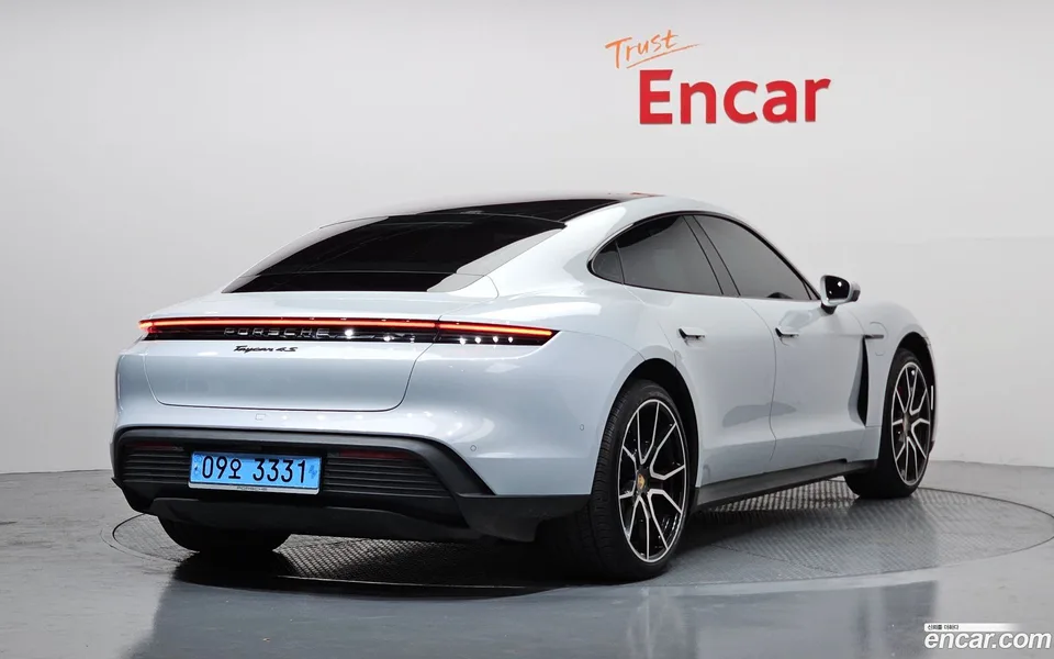 Porsche Taycan 4S 2024 — миниатюра 2