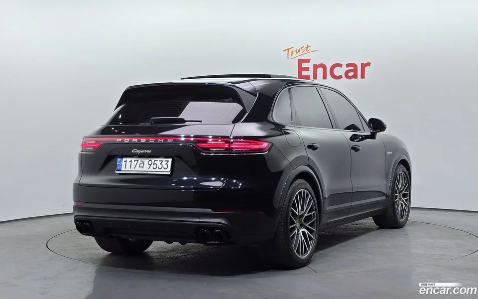 Porsche Cayenne 3.0 E- 2022 — миниатюра 2
