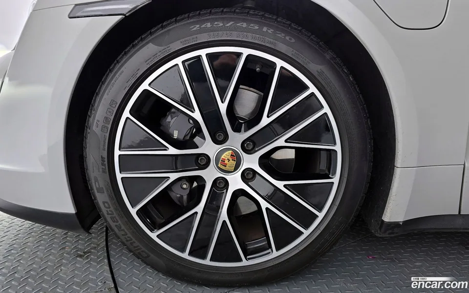 Porsche Taycan 2022 — миниатюра 5