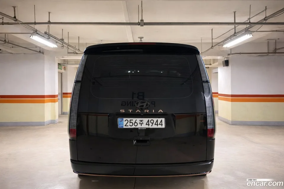 Hyundai Staria 4WD 7 2025 — миниатюра 4