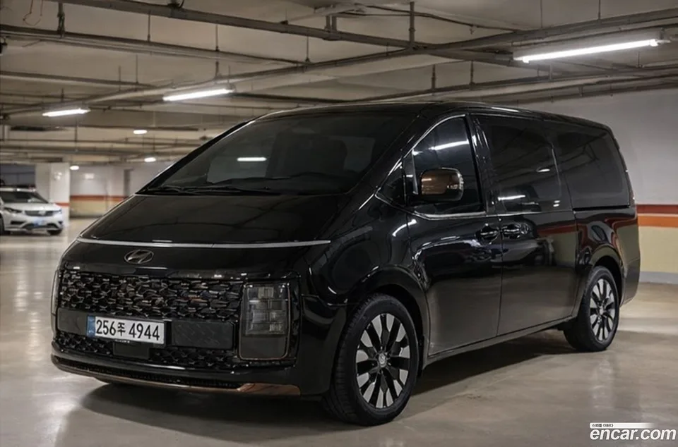 Hyundai Staria 4WD 7 2025 — фото 1, купить с доставкой в Москву