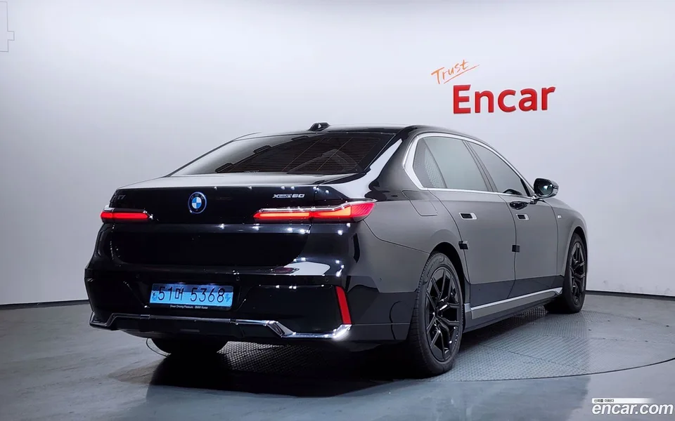 BMW i7 xDrive 60 M 2023 — миниатюра 2