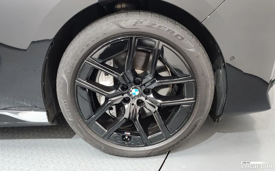 BMW i7 xDrive 60 M 2023 — миниатюра 5