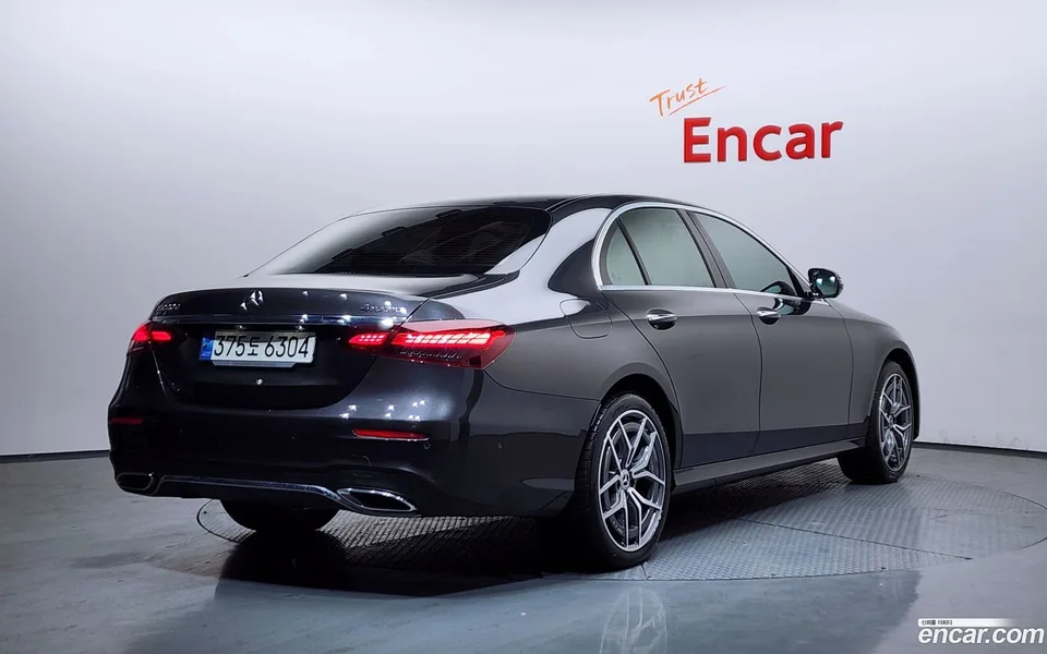 Mercedes-Benz E-Class E220d 4MATIC AMG Line 2022 — миниатюра 2