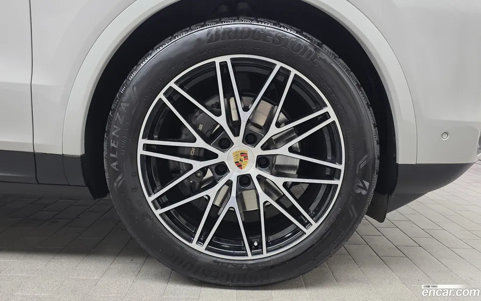 Porsche Cayenne 3.0 2024 — миниатюра 5