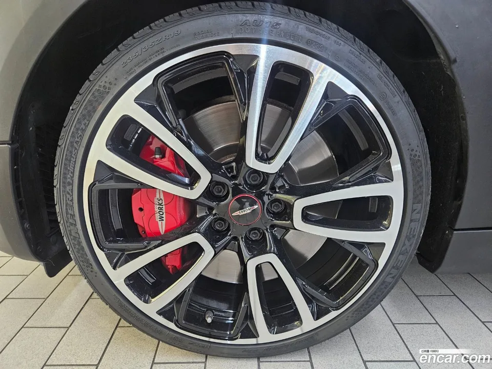 MINI Cooper S Clubman JCW 2023 — миниатюра 5