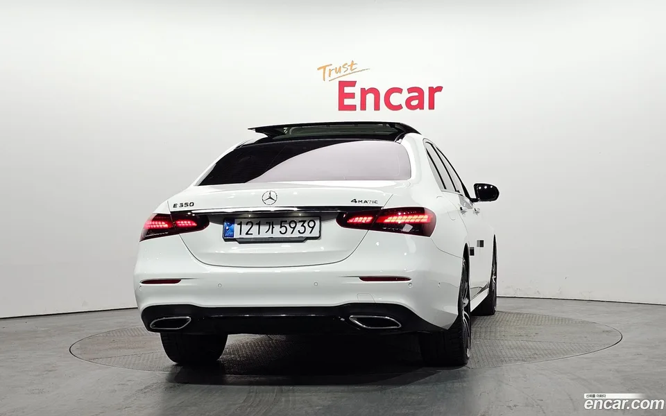 Mercedes-Benz E-Class E350 4MATIC AMG Line 2023 — миниатюра 4