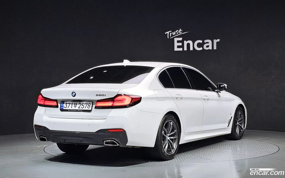 BMW 5 Series 520i M 2023 — миниатюра 2