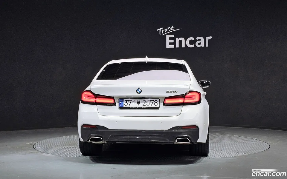 BMW 5 Series 520i M 2023 — миниатюра 4