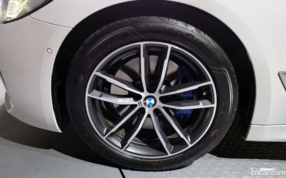 BMW 5 Series 520i M 2023 — миниатюра 5